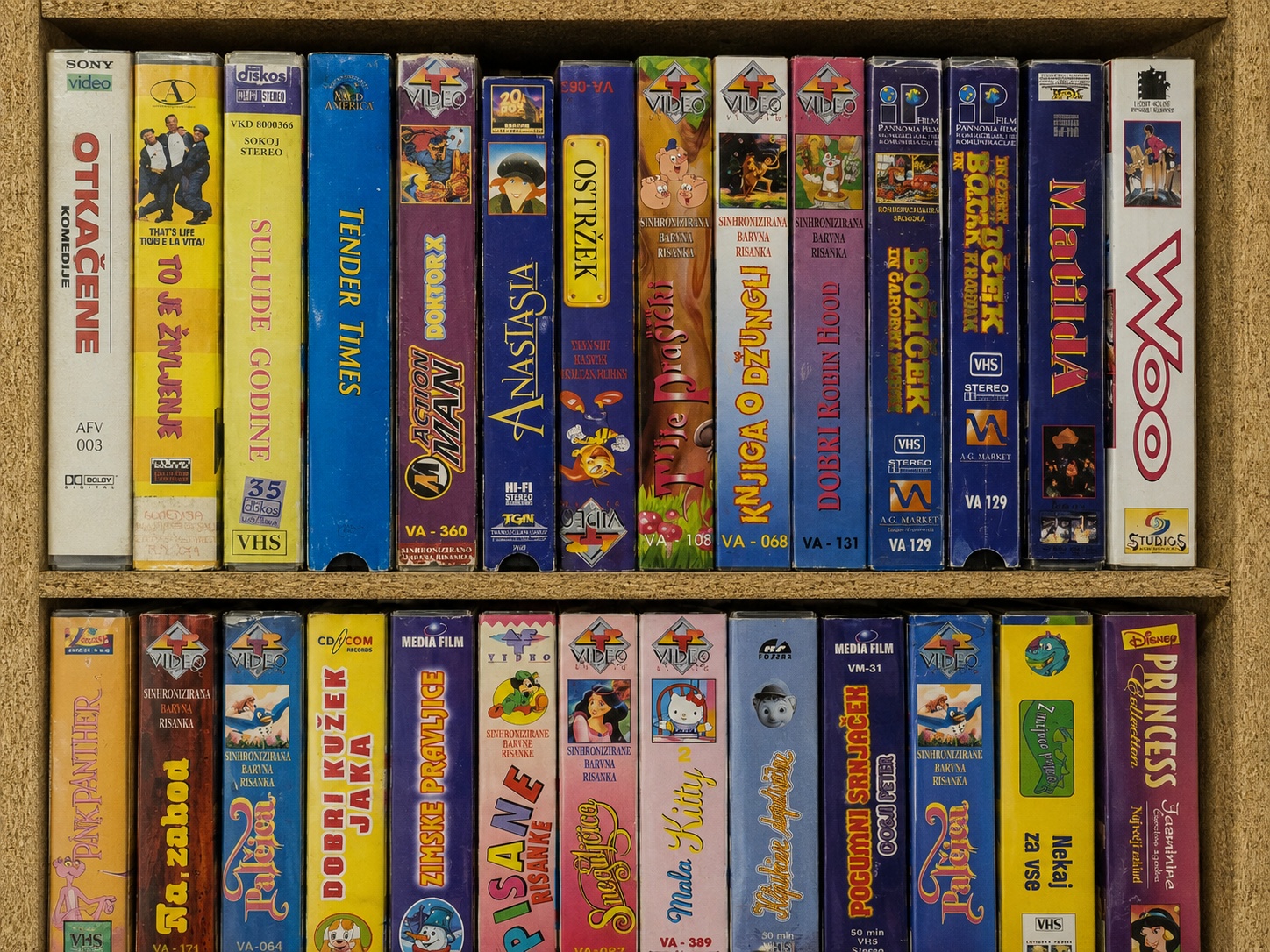 Zbirka VHS kaset z otroškimi risankami in slovenskimi sinhronizacijami